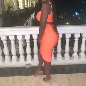 Bodycon midi bandage dress.